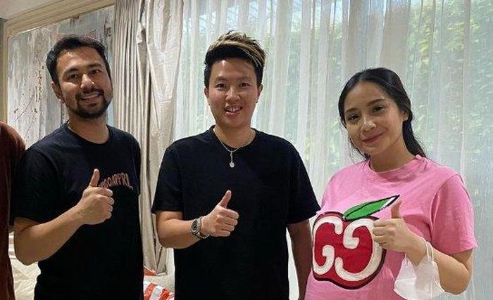 Liliyana Natsir bersama Raffi Ahmad dan Nagita Slavina.