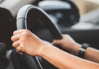 Anti Panik Saat Setir Mobil Ngunci di Parkiran, Begini Me-release Steering Lock