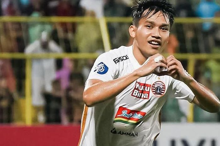 Pemain Persija, Witan Sulaeman menceak gol ke gawang PSM Makassar pada laga pekan ke-18 Liga 1 2023/2024 di Stadion B. J. Habibie, Pare-pare, Jumat (3/11/2023).