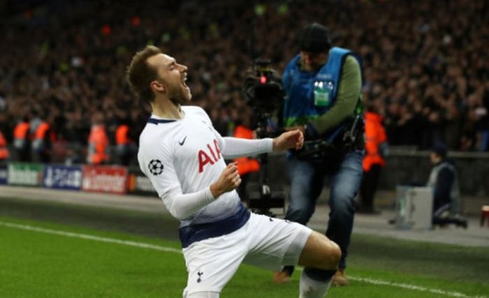Gelandang Tottenham Hotspur, Christian Eriksen, merayakan golnya, dalam laga penyisihan Grup B Liga