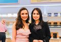 Foto Bareng Liliana Tanoesoedibjo, Seksinya Chelsea Olivia Kenakan Dress Belahan Dada Rendah