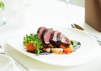 Mitos vs Fakta Kehamilan: Benarkah Pantang Bagi Ibu Hamil Makan Daging Steak dengan Tingkat Kematangan Medium?