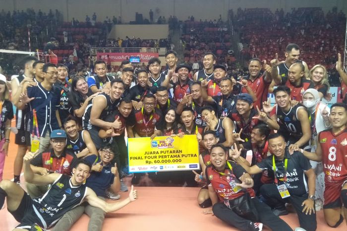 Selebrasi para pemain Jakarta Lavani usai menjuarai putaran I Final Four Proliga 2023 di GOR Jatidiri, Semarang, Jumat (3/3/2023)
