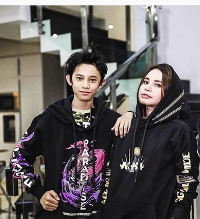 Beranjak Remaja Kenalan Sama Putra Tunggal Rossa Rizky Langit Ramadhan Yuk Semua Halaman Cewekbanget