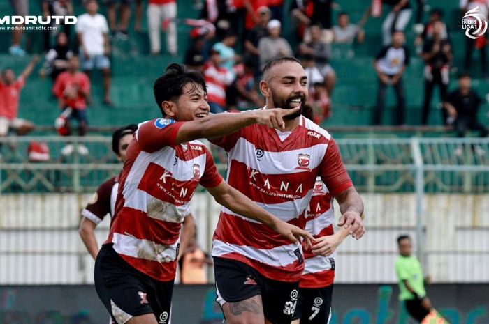 Suasana pertandingan Madura United vs PSM Makassar pada pekan ke-32 Liga 1 2023/2024