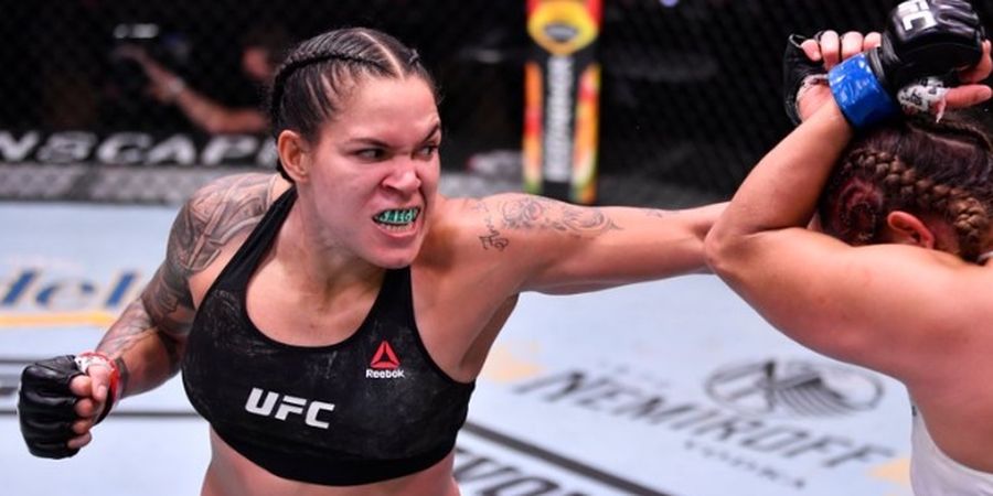 Ratu UFC Enteng Bikin Petinju Abal-abal yang Belagu Koma