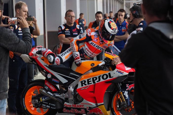 Jorge Lorenzo saat turun ke lintasan si tes MotoGP Qatar