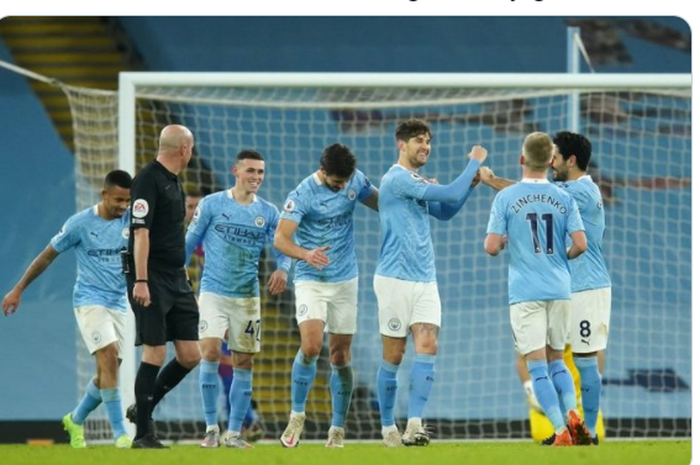 Momen pemain Manchester City merayakan gol yang dicetak John Stones dalam laga kontra Crystal Palace pada pekan ke-19 Liga Inggris 2020-2021.