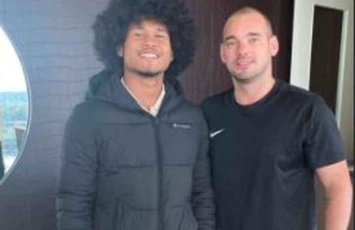 Unggahan Bagus Kahfi dengan direktur FC Utrecht Wesley Sneijder.