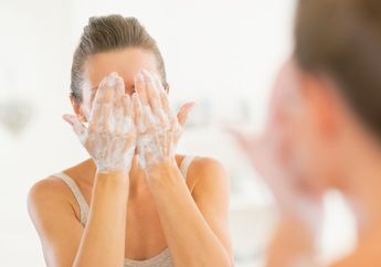 Stop Pemakaian! Ini 5 Tanda Sabun Cuci Muka Enggak Cocok di Kulit Kita