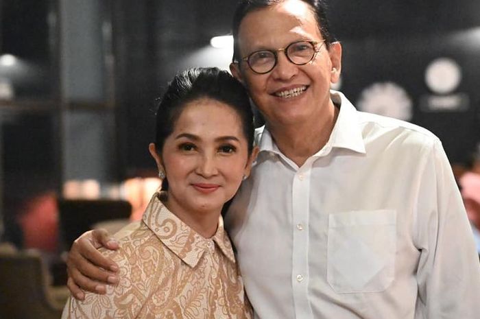 Tinggal di Rumah Mewah Lengkap dengan Lapangan Bola Pribadi, Terungkap