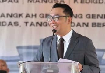 Pakai Jas dan Setelan Celana Coklat Muda, Ridwan Kamil Melenggak-lenggok di Citayam Fashion Week, Intip Gayanya yang Bak Model Papan Atas!