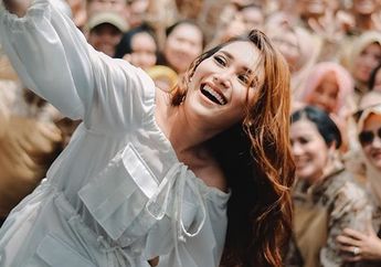 Dihampiri Atta Halilintar ke Kediamannya Malam Hari, Ayu Ting Ting Kaget Rumahnya Dikerumuni Warga: Artis Lain Nggak Gini loh!