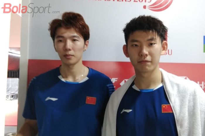 Pasangan ganda putra China, Li Junhui/Liu Yuchen, berpose setelah menjalani laga perempat final Indonesia Masters 2019