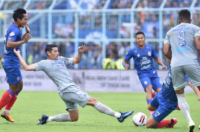 Playmaker Persib Bandung, Esteban Vizcarra, saat pertandingan kontra Arema FC di laga kedua Liga 1 2020.