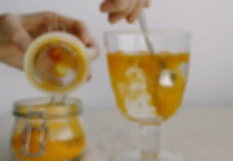 Ayo Coba Sekarang Juga, Tambahkan Susu Kunyit Madu dalam Diet Harian Anda, Hasilnya Mencengangkan