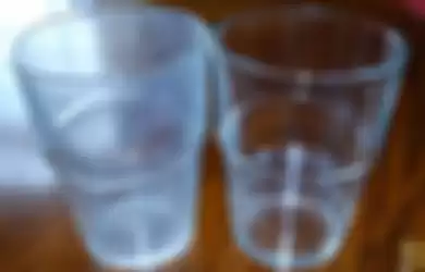 Cara membersihkan gelas kaca agar kinclong lagi