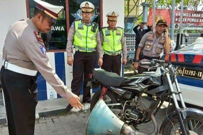 Modifikasi Ekstrem Motor Yamaha Rx King Pake Knalpot Toa Masjid Nggak Kebayang Berisiknya Hai