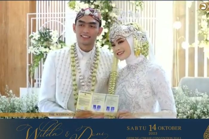 Dua pebola voli Indonesia, Doni Haryono dan Wilda Siti Nurfadhilah, resmi menikah di Cimahi Convention Hall, Bandung, Jawa Barat, Sabtu (14/10/2023).
