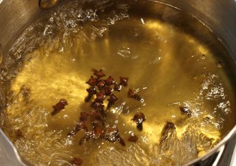 Malam ini, Coba Minta Suami Minum Air Rebusan Cengkeh Sebelum Naik Ke Kasur, Siap-siap Semalaman Dibuat Full Senyum