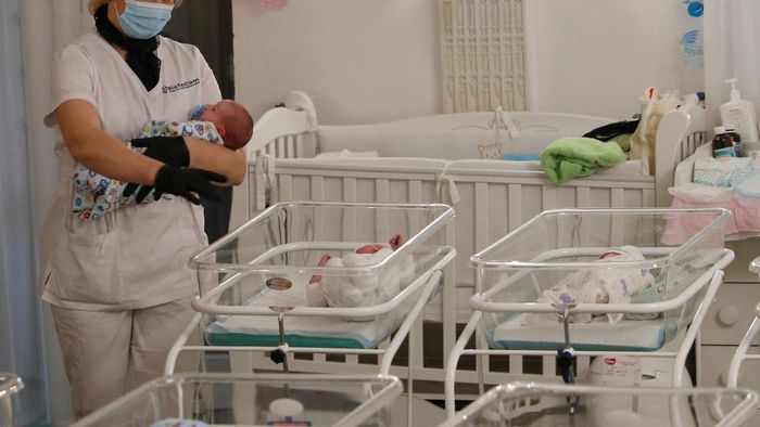 Bayi-bayi di ruang perawatan