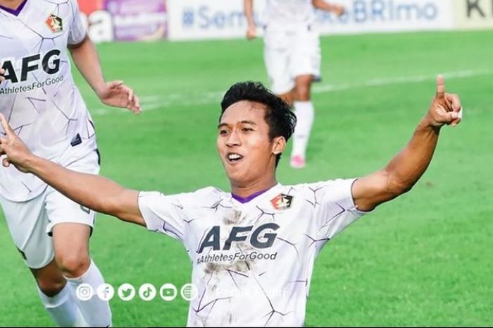 Striker Persik Kediri, Mohammad Khanafi mendapat pujian setinggi langit dari pelatihnya, Divaldo Alves usai mencetak brace saat menghancurkan RANS Nusantara FC.