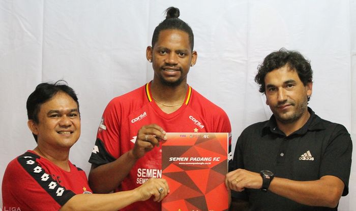 Pemain baru Semen Padang, Vanderlei Francisco, yang diresmikan jelang ditutupnya bursa transfer paruh musim Liga 1 2019.  Vanderlei langsung akan mendapat debutnya ketika Semen Padang menghadapi Persib Bandung.