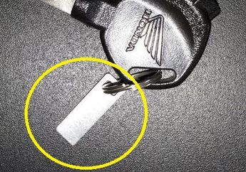 Kunci Cadangan Motor Matik ada Pelat Kecil Berkode Angka, Ini Fungsinya