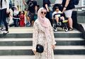 Santun & Modis, Begini 4 Gaya Putri Yusuf Mansur, Wirda Mansur Memakai Outfit Floral!