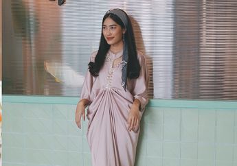 4 Kaftan Kekinian ala Alika Islamadina yang Chic & Modis Dipakai Bukber