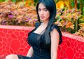 Jadi Sorotan, Angel Karamoy Unggah Foto Super Seksi Pakai Busana Off Shoulder Warna Kulit!