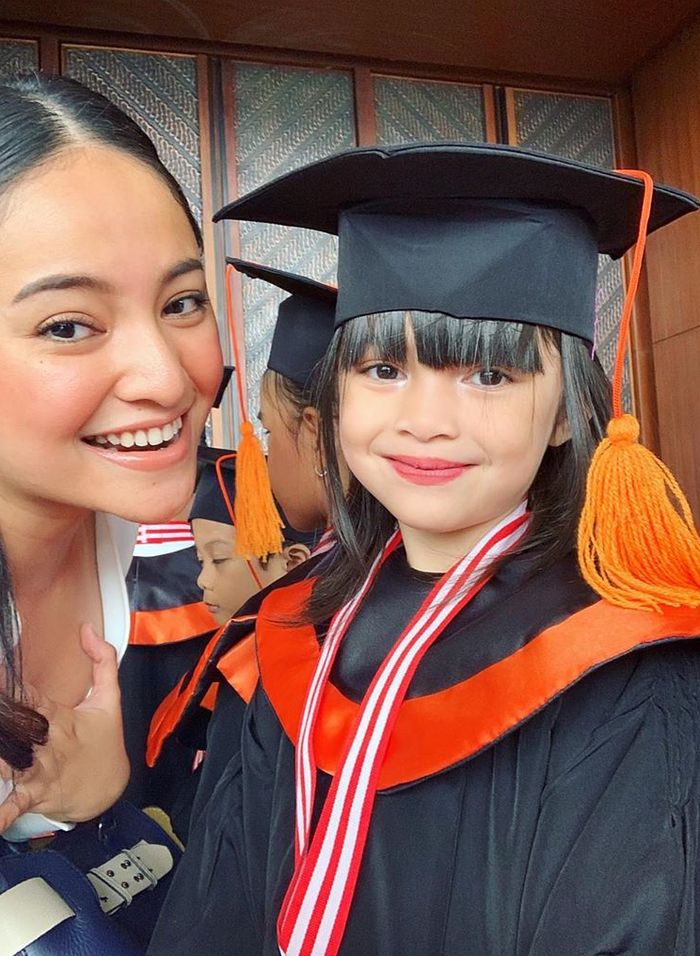 Kompak Hadir dalam Wisuda Sang Anak, Intip Potret Kebersamaan Marshanda