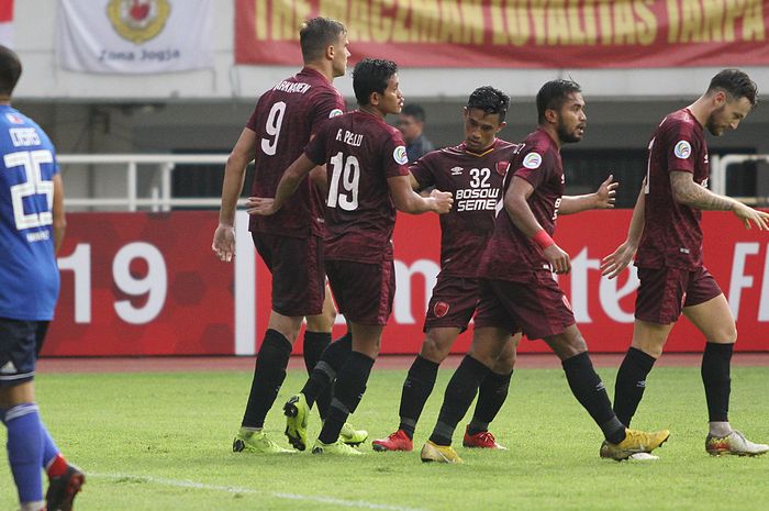 Pemain-pemain PSM Makassar merayakan gol yang dicetak Eero Markkanen ke gawang Kaya FC pada ajang Piala AFC 2019 di Stadion Pakansari, Kabupaten Bogor, Selasa (2/4/2019).