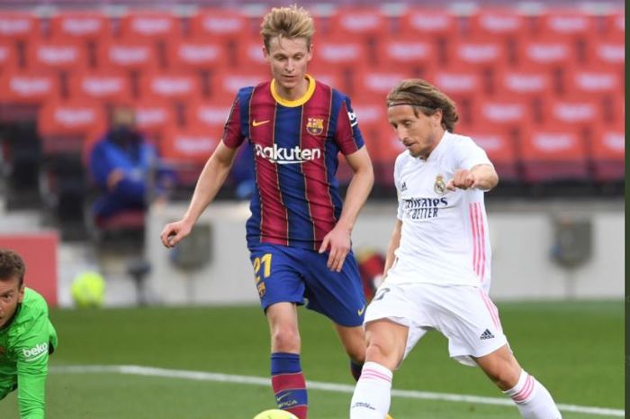 Luka Modric mencetak gol penutup Real Madrid dalam kemenangan atas Barcelona pada el clasico di Camp Nou, 24 Oktober 2020.