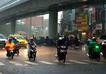 Prakiraan Cuaca Jakarta Hari Ini Siang Diguyur Hujan, Naik Motor Jangan Berhenti Sembarangan