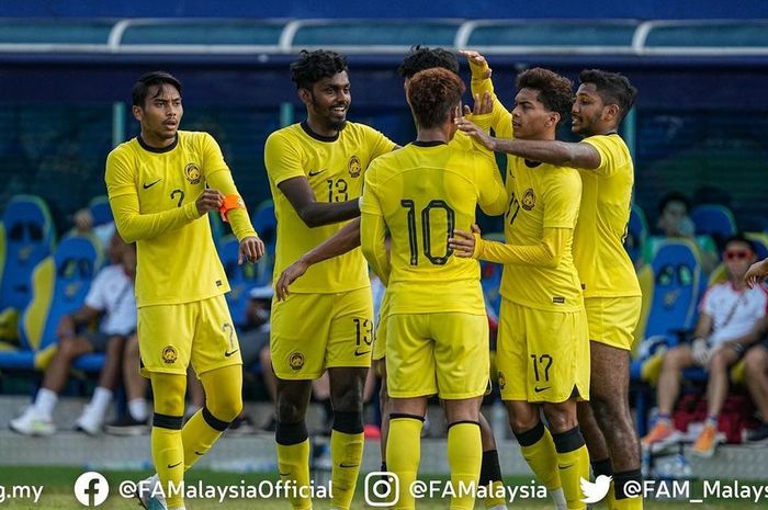 Pemain timnas U-22 Malaysia melakukan selebrasi setelah mencetak gol ke gawang Singapura pada lanjutan babak penyisihan Grup B SEA Games 2023, Kamis (11/5/2023).