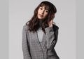 Outstanding! Ini 5 Paduan Blazer Buat Gaya Hits ala Mikha Tambayong