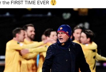 Pelatih AS Roma, Jose Mourinho,  menunjukkan wajah kesal dalam laga Grup C UEFA Conference League di Stadion Aspmyra, Kamis (21/10/2021).