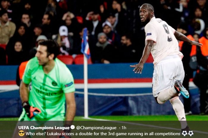 Ekspresi kiper Paris Saint-Germain, Gianluigi Buffon (kiri), seusai dibobol striker Manchester United, Romelu Lukaku, dalam laga leg kedua babak 16 besar Liga Champions di Stadion Parc des Princes, 6 Maret 2019.