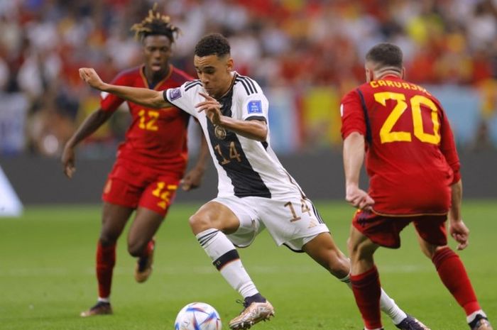 Gelandang Jerman, Jamal Musiala, dalam laga melawan Spanyol pada penyisihan grup Piala Dunia 2022.