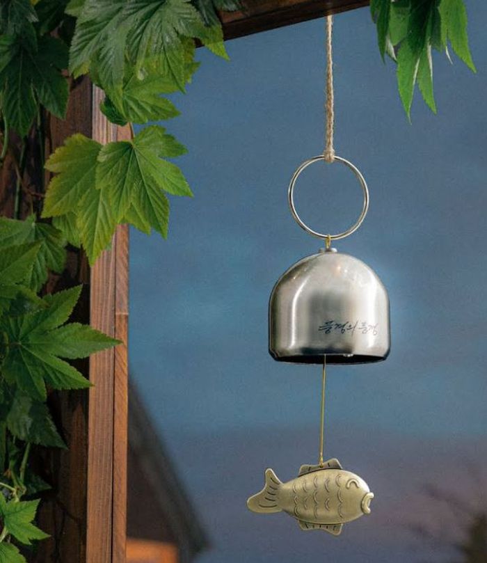 Merchandise official RM BTS berupa gantungan lonceng dengan hiasan bungeoppang, snack khas Korea.