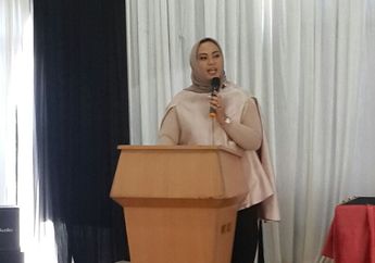 Sempat Batuk-batuk Sampai Turun Podium Gegara Terjangkit Corona, Bupati Karawang Cellica Nurrachadiana Tulis Pesan Haru untuk 2 Anaknya di Rumah
