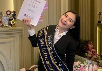 Menyeimbangkan Karier dan Pendidikan, Prilly Latuconsina Lulus Kuliah!