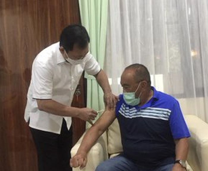 Aburizal Bakrie menjadi relawan Vaksin Nusantara