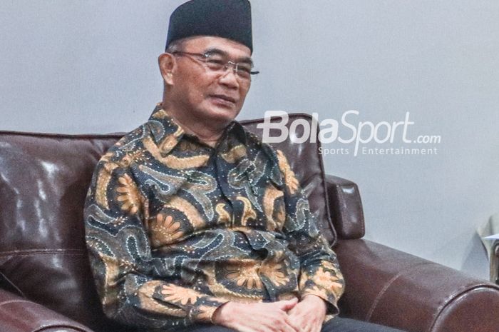 Pelaksana Tugas (Plt) Menteri Pemuda dan Olahraga Republik Indonesia, Muhadjir Effendy berharap sanksi FIFA tak turun.