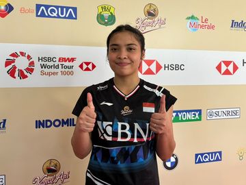 Atlet Tunggal Putri Bulu Tangkis Indonesia, Gregoria Mariska Tunjung, berpose usai laga 32 besar di Indonesia Open 2024, di Istora Senayan, Jakarta, Selasa (4/6/2024).