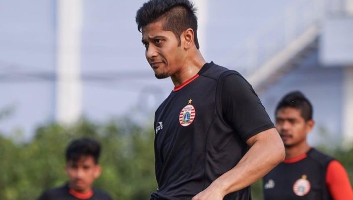 Pemain baru Persija Jakarta, Farri Agri dalam sesi latihan tim.