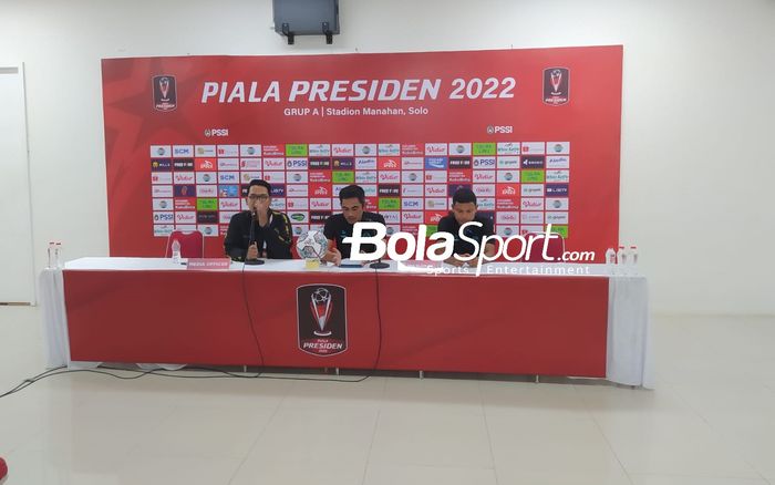 Pelatih dan Pemain PSS Sleman, Seto Nurdiantoro dan Fandi Eko Utomo dalam konferensi pers jelang laga grup A Piala Presiden 2022 di Stadion Manahan, Rabu (15/6/2022).