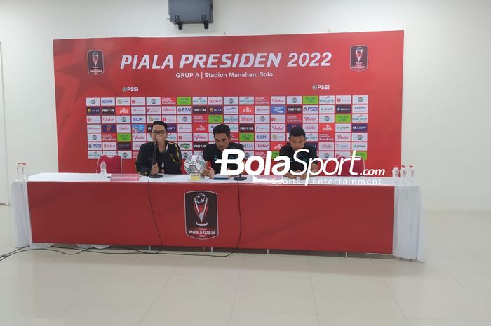 Pelatih dan Pemain PSS Sleman, Seto Nurdiantoro dan Fandi Eko Utomo dalam konferensi pers jelang laga grup A Piala Presiden 2022 di Stadion Manahan, Rabu (15/6/2022).
