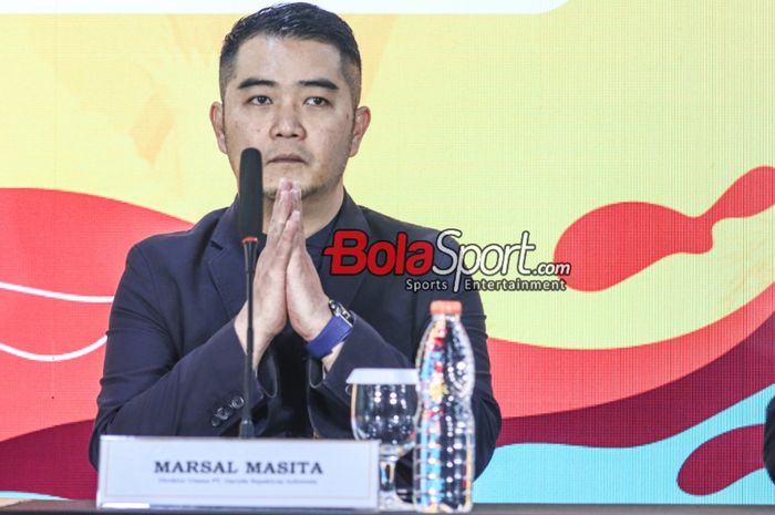 Direktur Marketing PSSI, Marsal Masita, saat hadir dalam sesi jumpa pers di Grand Swiss Belhotel Darmono, Surabaya, Jawa Timur, Jumat (17/11/2023).